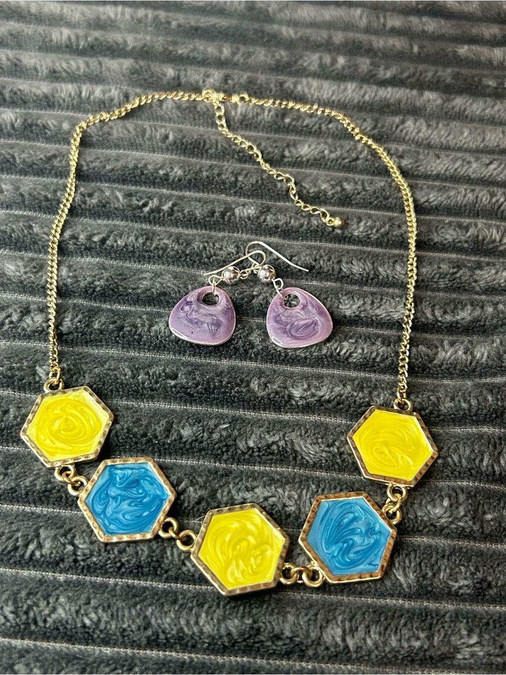 Colorful Marbled Hexagon Necklace & Teardrop Earring Set – Artistic Statement